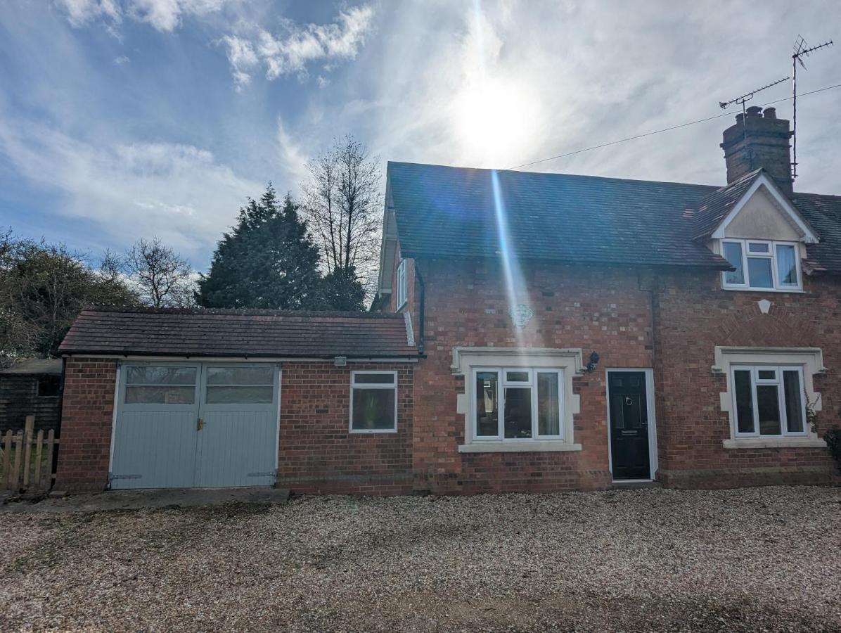 Wheelbarrow Cottage Bengeworth Exterior photo