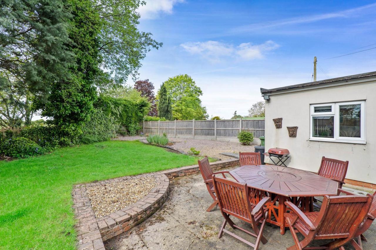 Wheelbarrow Cottage Bengeworth Exterior photo