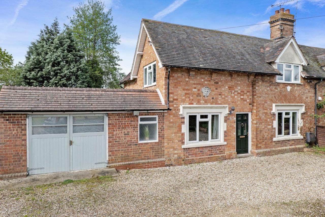 Wheelbarrow Cottage Bengeworth Exterior photo